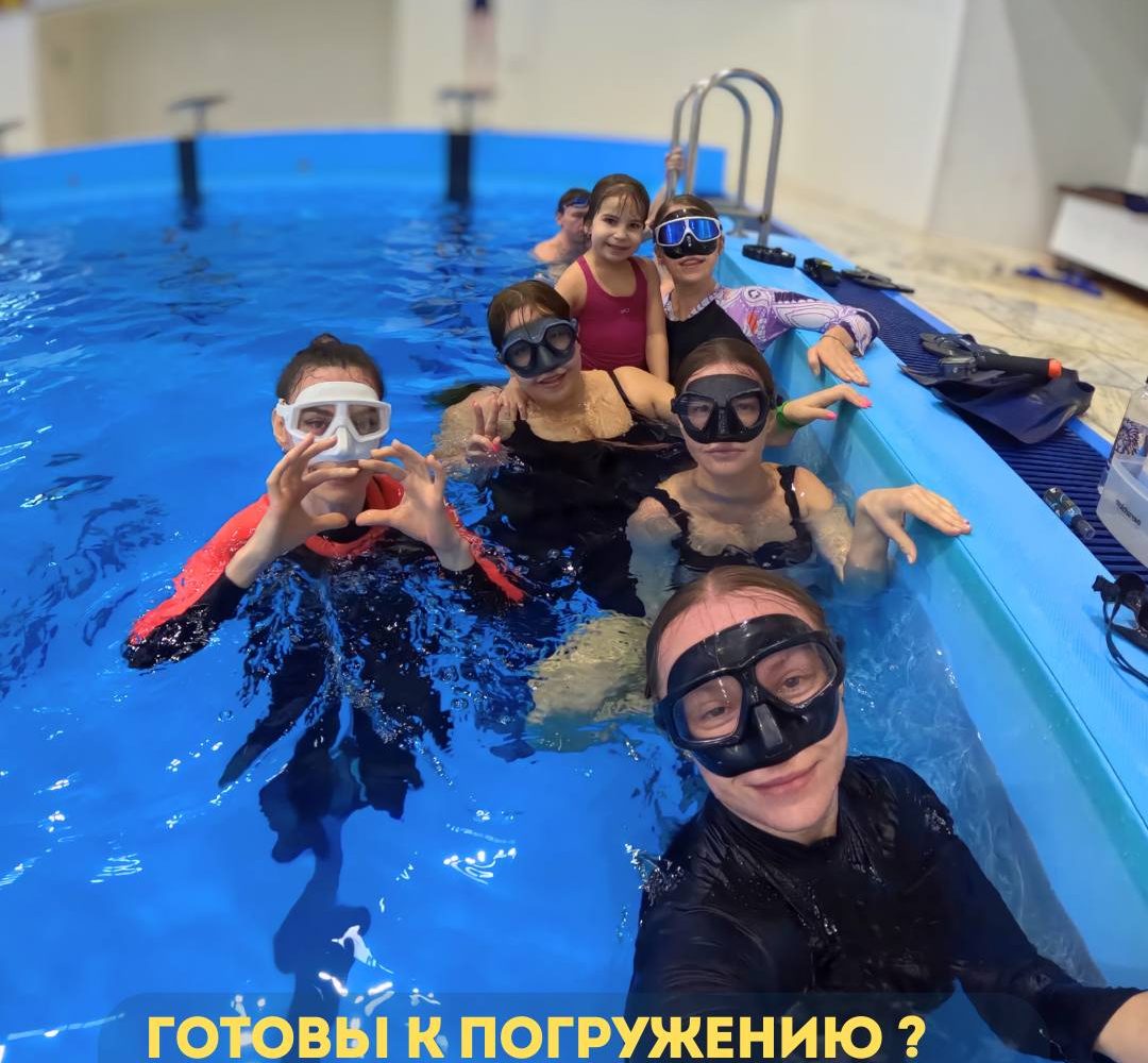 Группа на базовом курсе фридайвинга в Красноярске